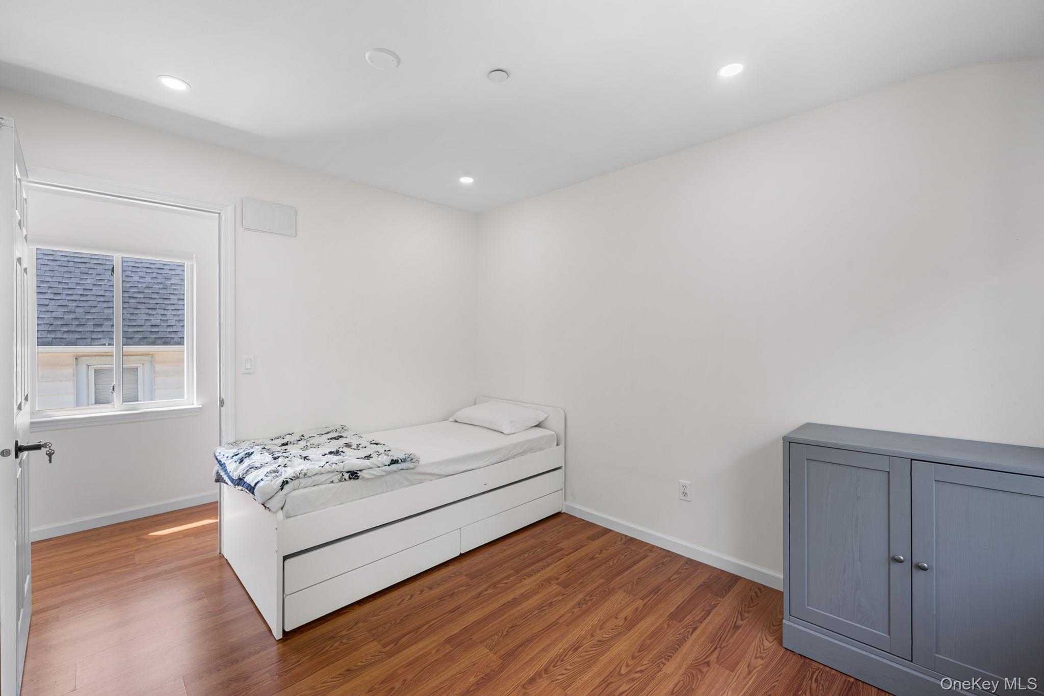 Single Family Union  Staten Island, NY 10303, MLS-902768-24
