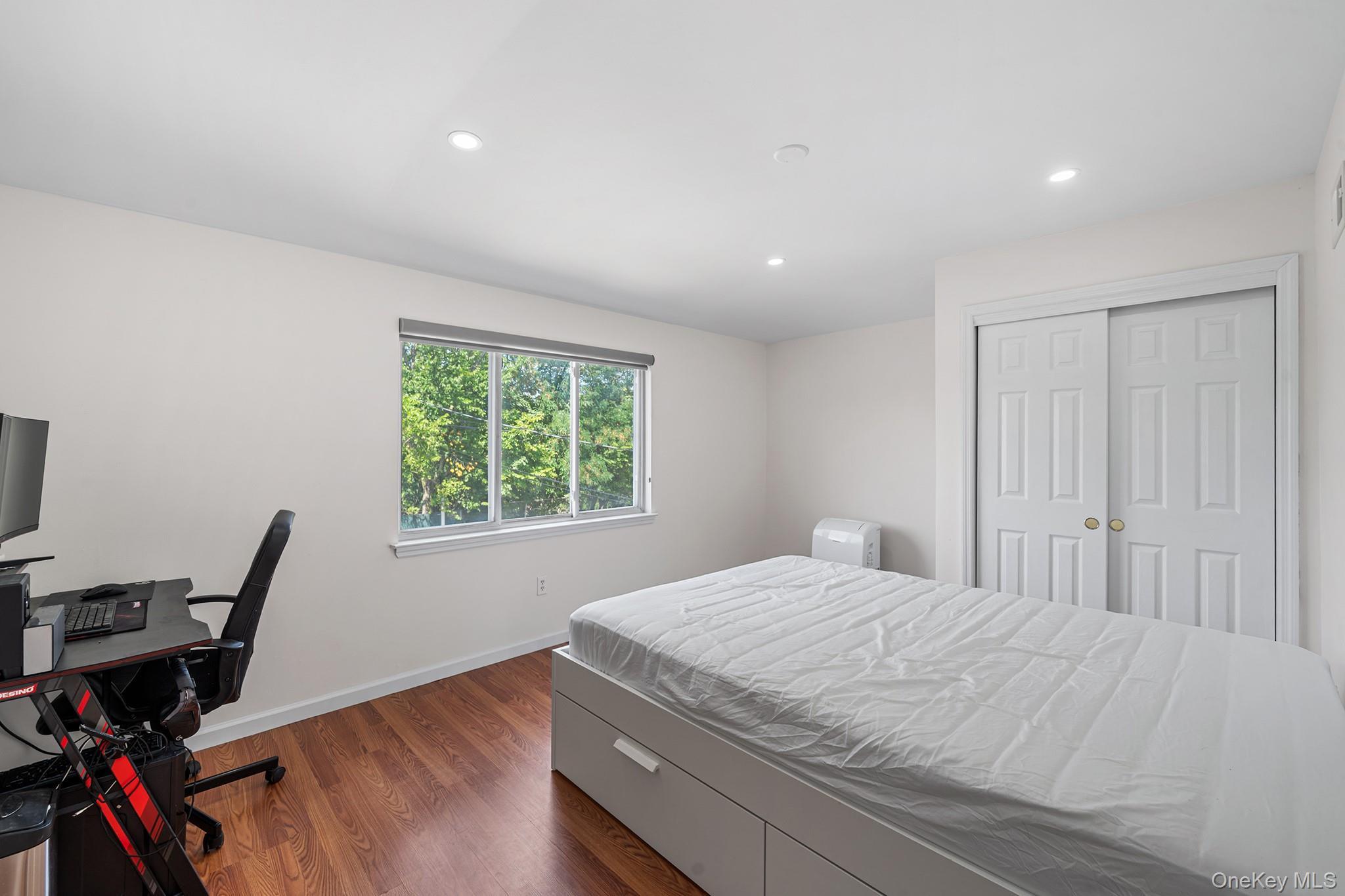 Single Family Union  Staten Island, NY 10303, MLS-902768-25