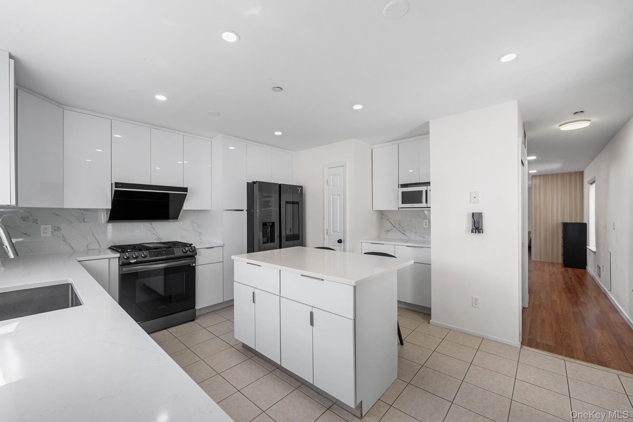Single Family Union  Staten Island, NY 10303, MLS-902768-8