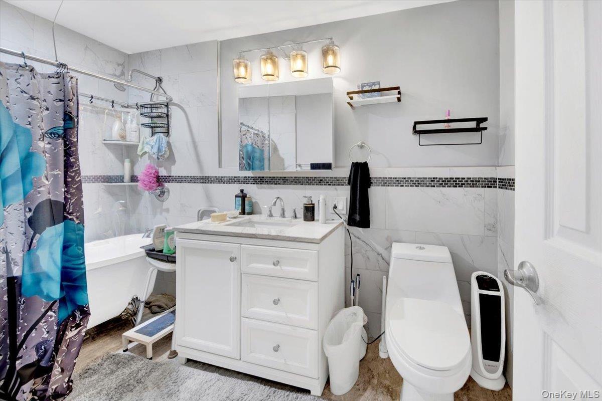 Single Family 230th  Bronx, NY 10466, MLS-902856-16