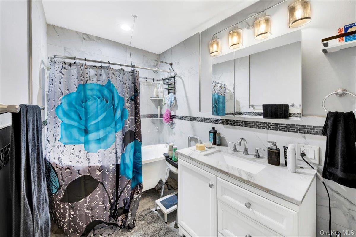 Single Family 230th  Bronx, NY 10466, MLS-902856-17