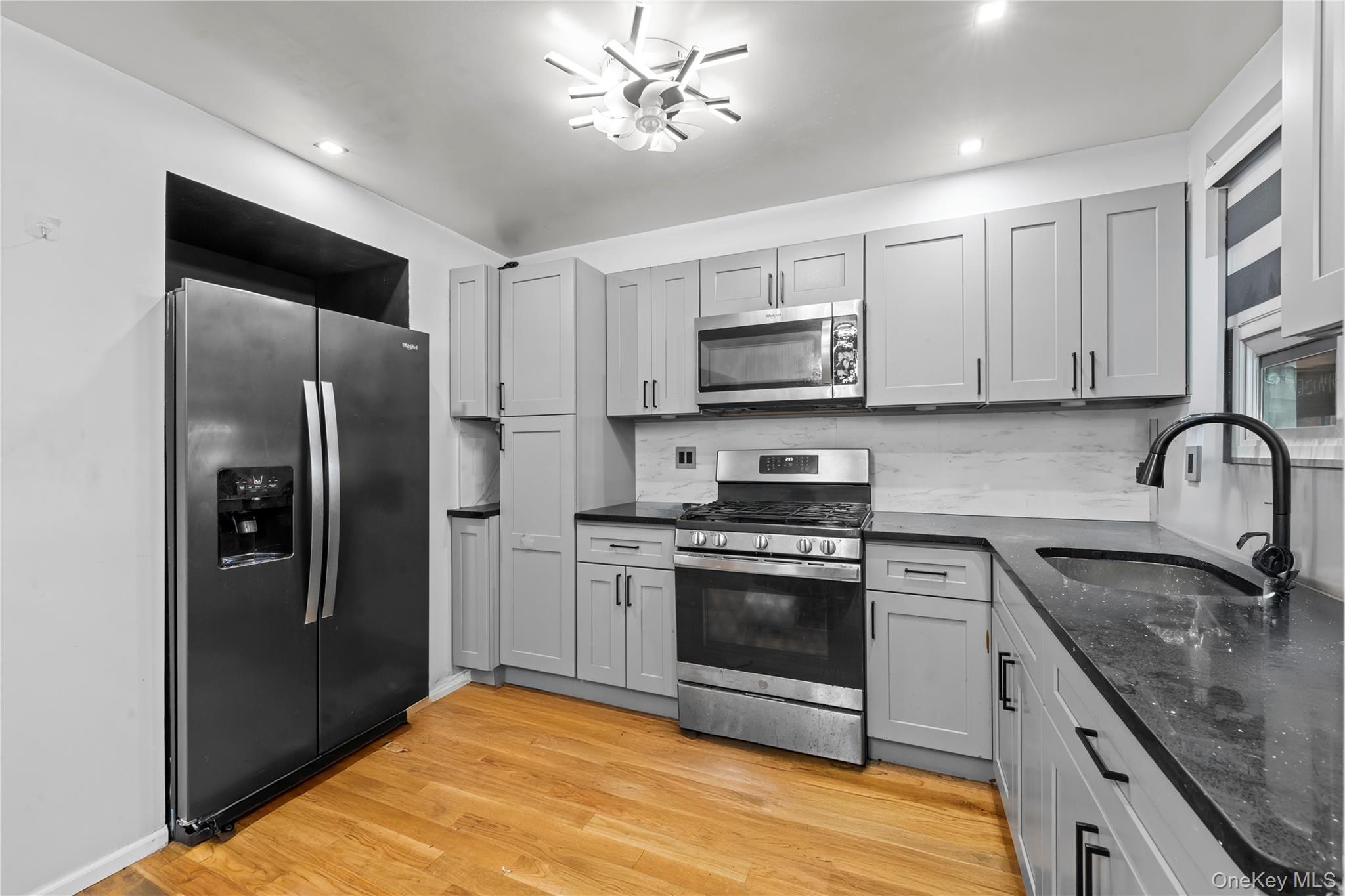 Single Family Adee  Bronx, NY 10469, MLS-902964-2