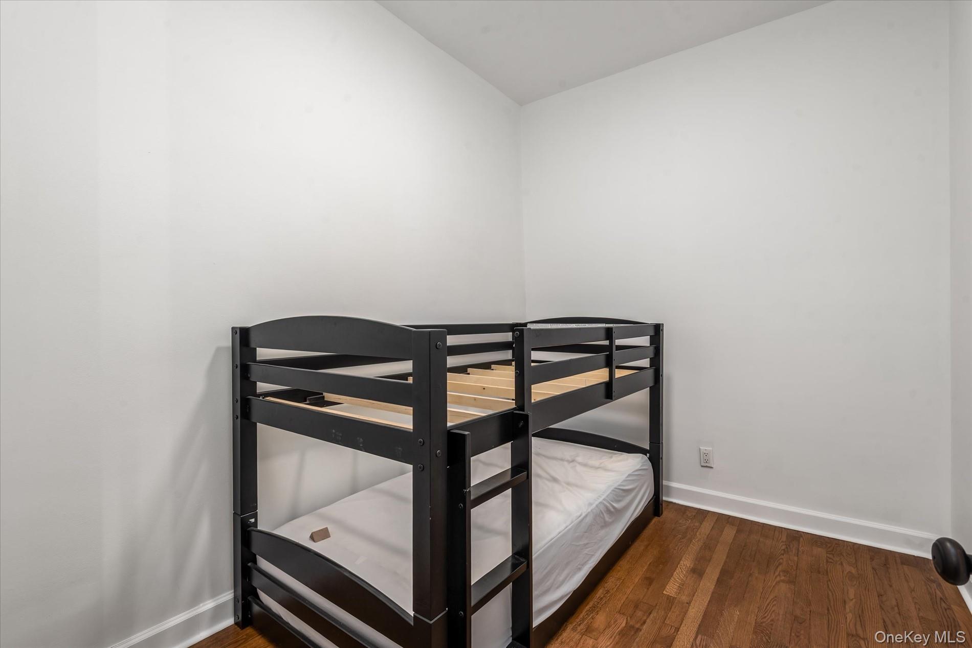 Single Family Grove Queens, NY 11385, MLS-902965-10