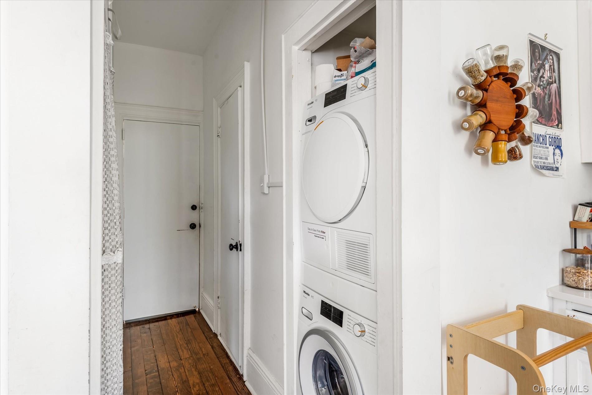 Single Family Grove Queens, NY 11385, MLS-902965-15