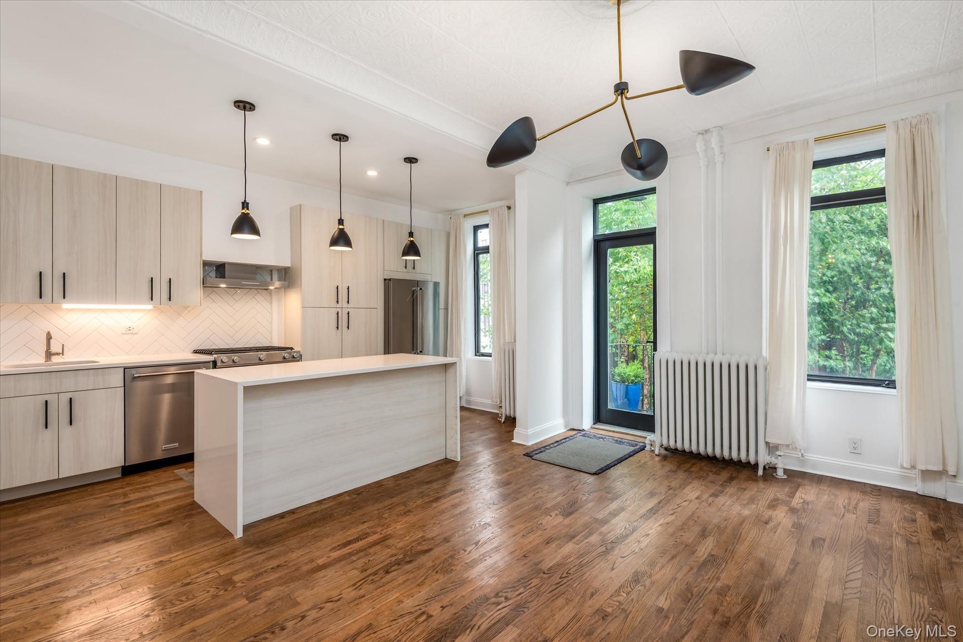 Single Family Grove Queens, NY 11385, MLS-902965-4