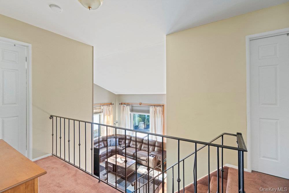 Single Family Maison  Suffolk County, NY 11741, MLS-902987-16