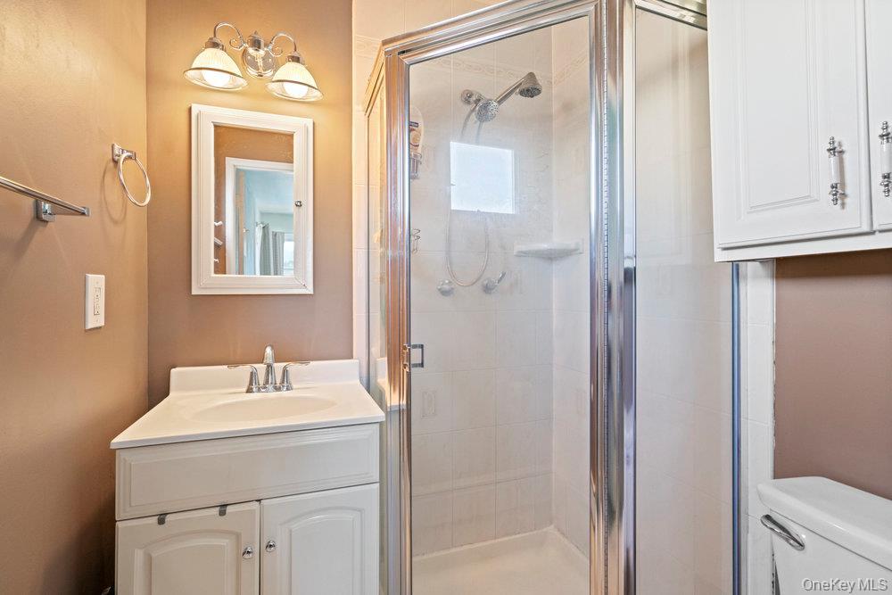 Single Family Maison  Suffolk County, NY 11741, MLS-902987-18