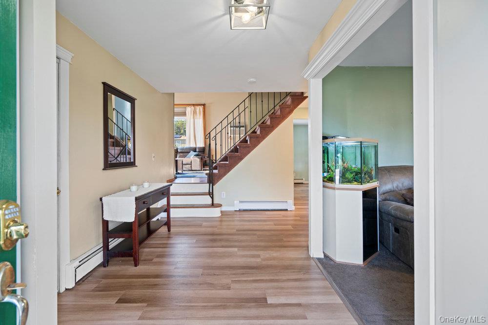 Single Family Maison  Suffolk County, NY 11741, MLS-902987-2