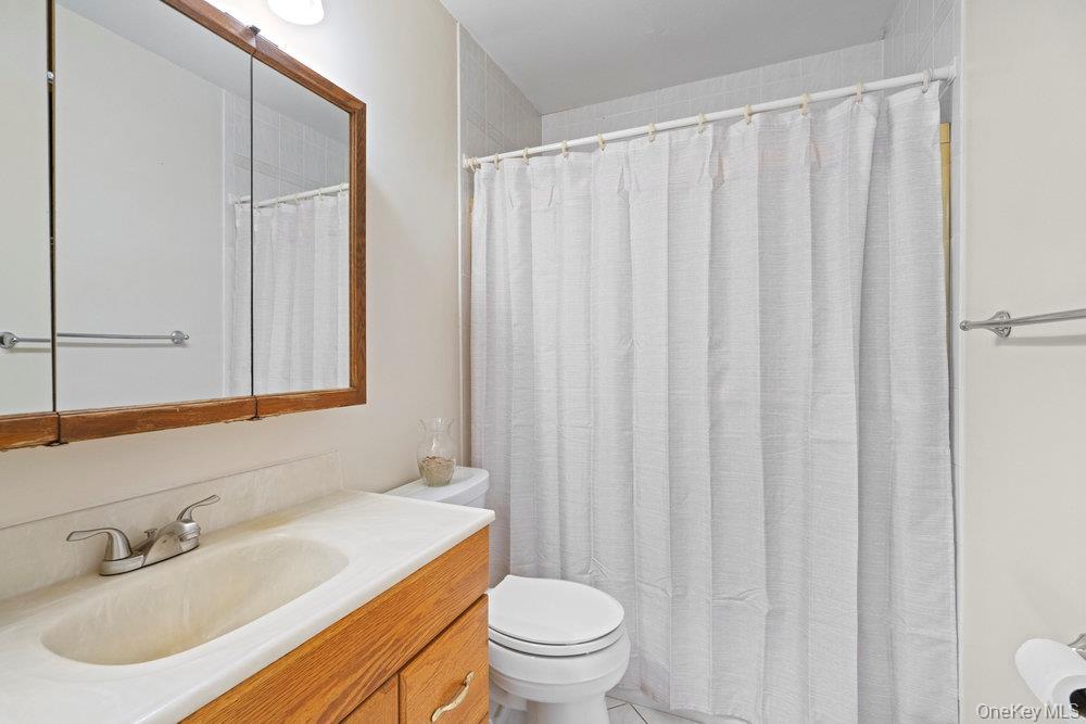 Single Family Maison  Suffolk County, NY 11741, MLS-902987-20