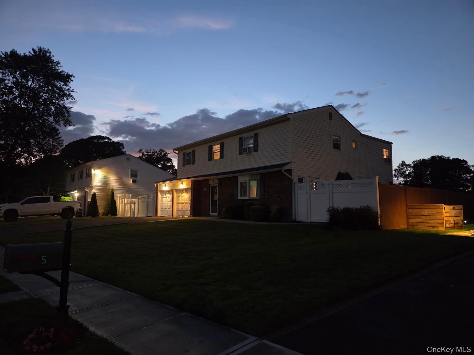 Single Family Maison  Suffolk County, NY 11741, MLS-902987-28