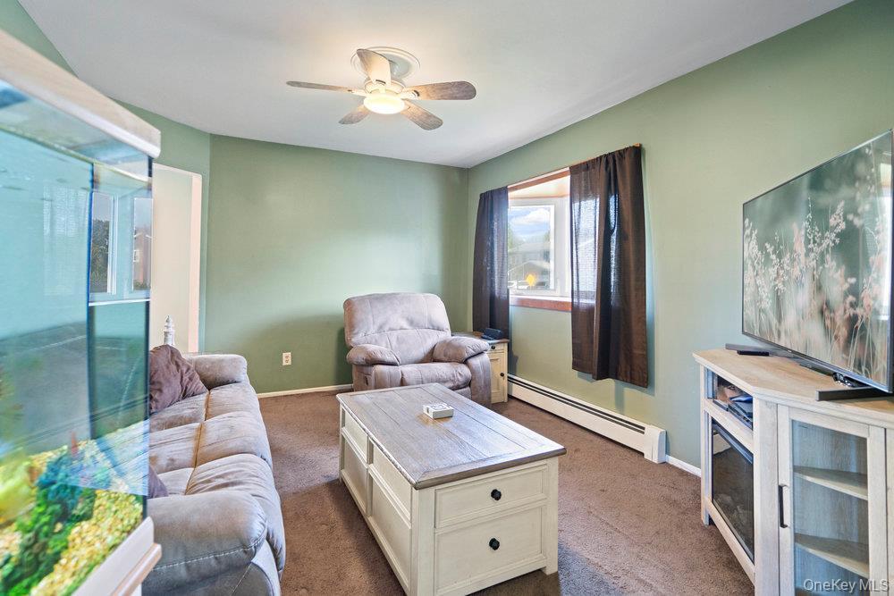 Single Family Maison  Suffolk County, NY 11741, MLS-902987-3