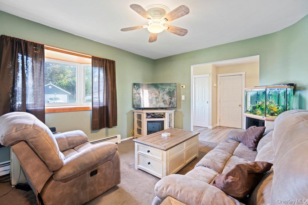 Single Family Maison  Suffolk County, NY 11741, MLS-902987-4