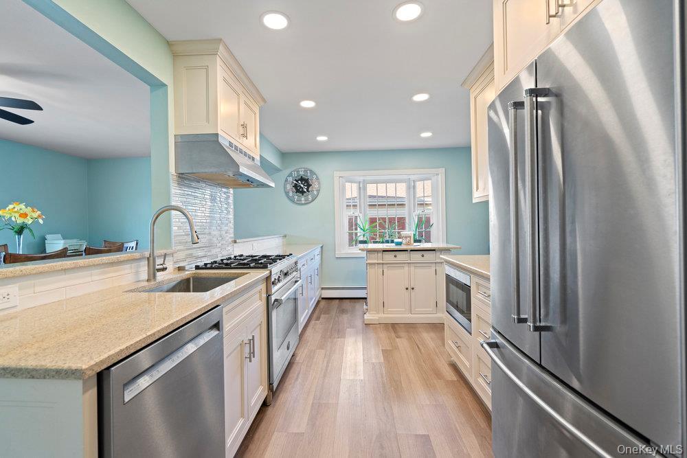 Single Family Maison  Suffolk County, NY 11741, MLS-902987-5