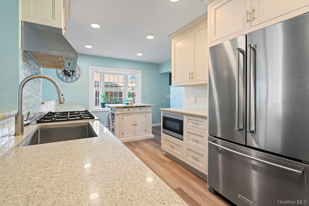 Single Family Maison  Suffolk County, NY 11741, MLS-902987-6