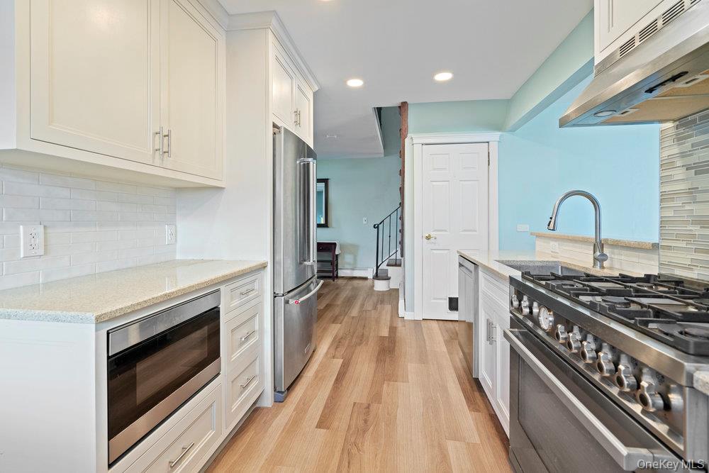 Single Family Maison  Suffolk County, NY 11741, MLS-902987-7