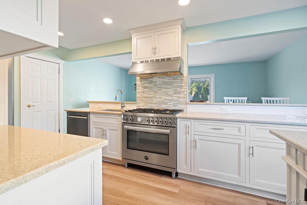 Single Family Maison  Suffolk County, NY 11741, MLS-902987-8