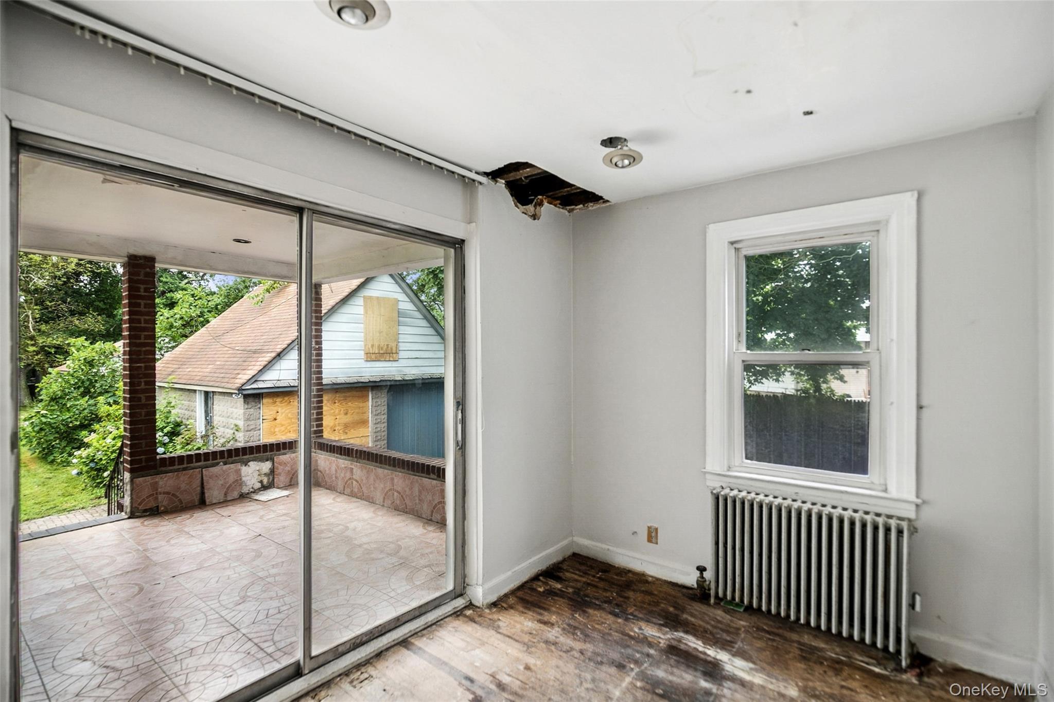 Single Family Little East Neck  Suffolk County, NY 11704, MLS-903001-11