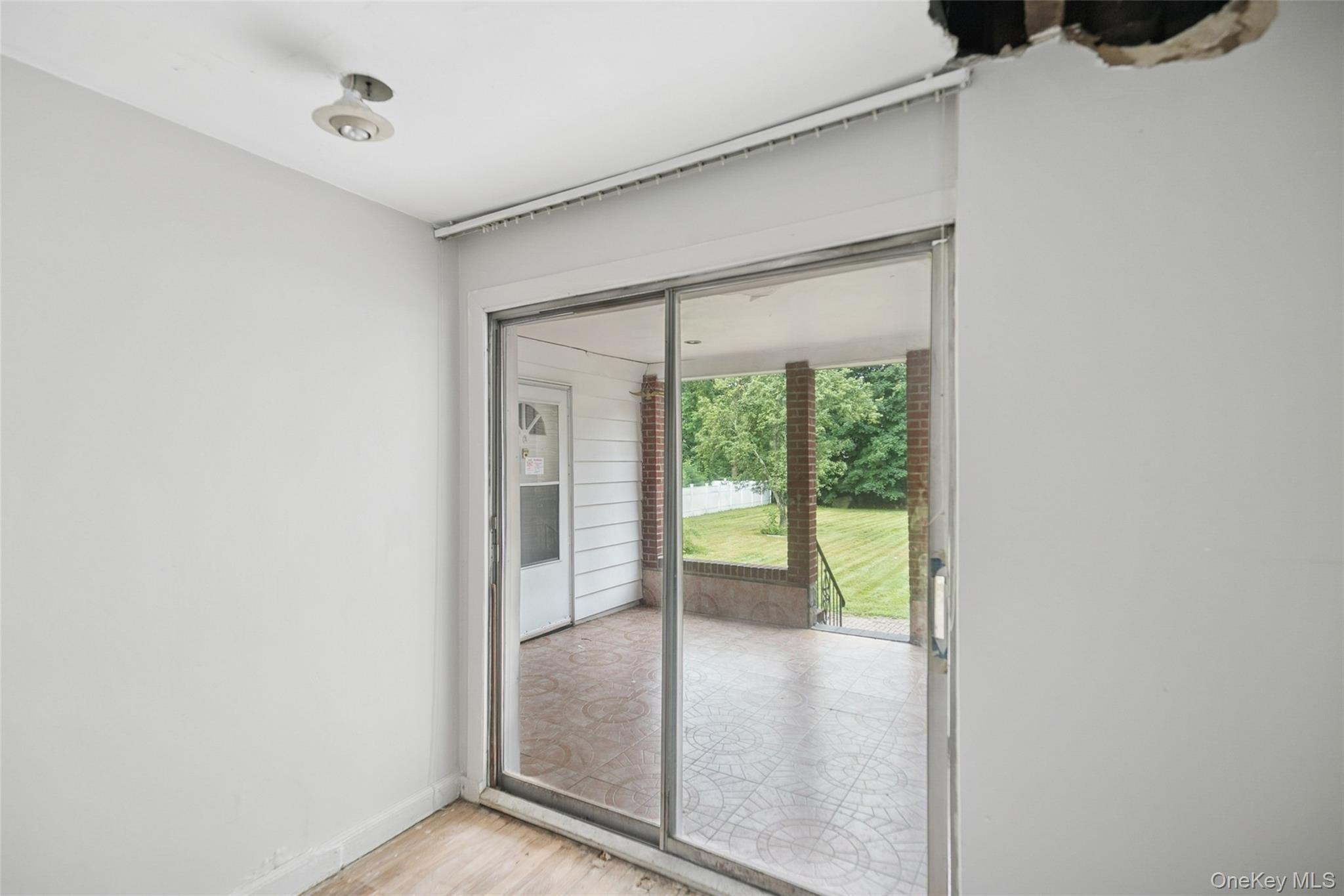 Single Family Little East Neck  Suffolk County, NY 11704, MLS-903001-12