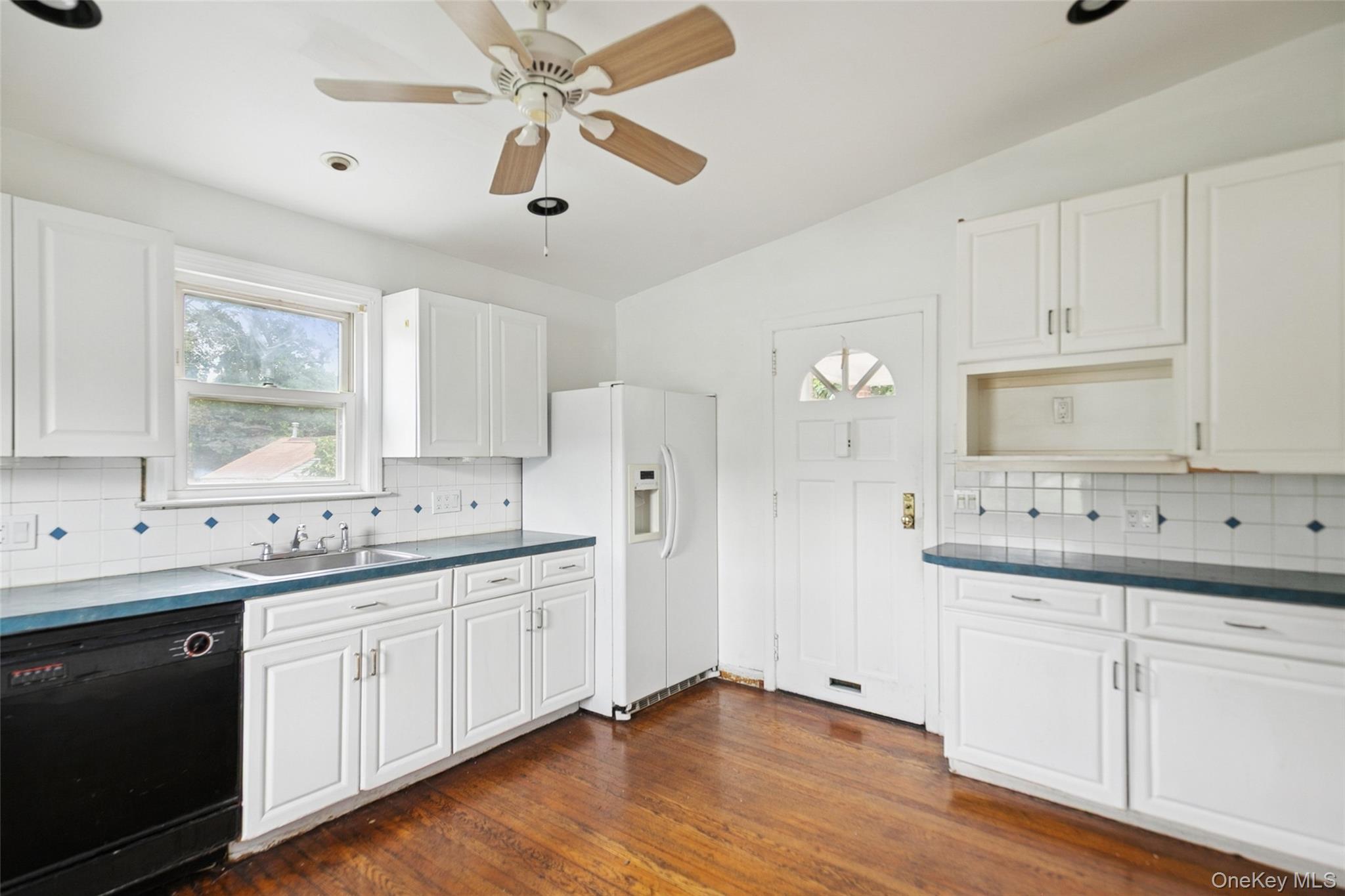 Single Family Little East Neck  Suffolk County, NY 11704, MLS-903001-13