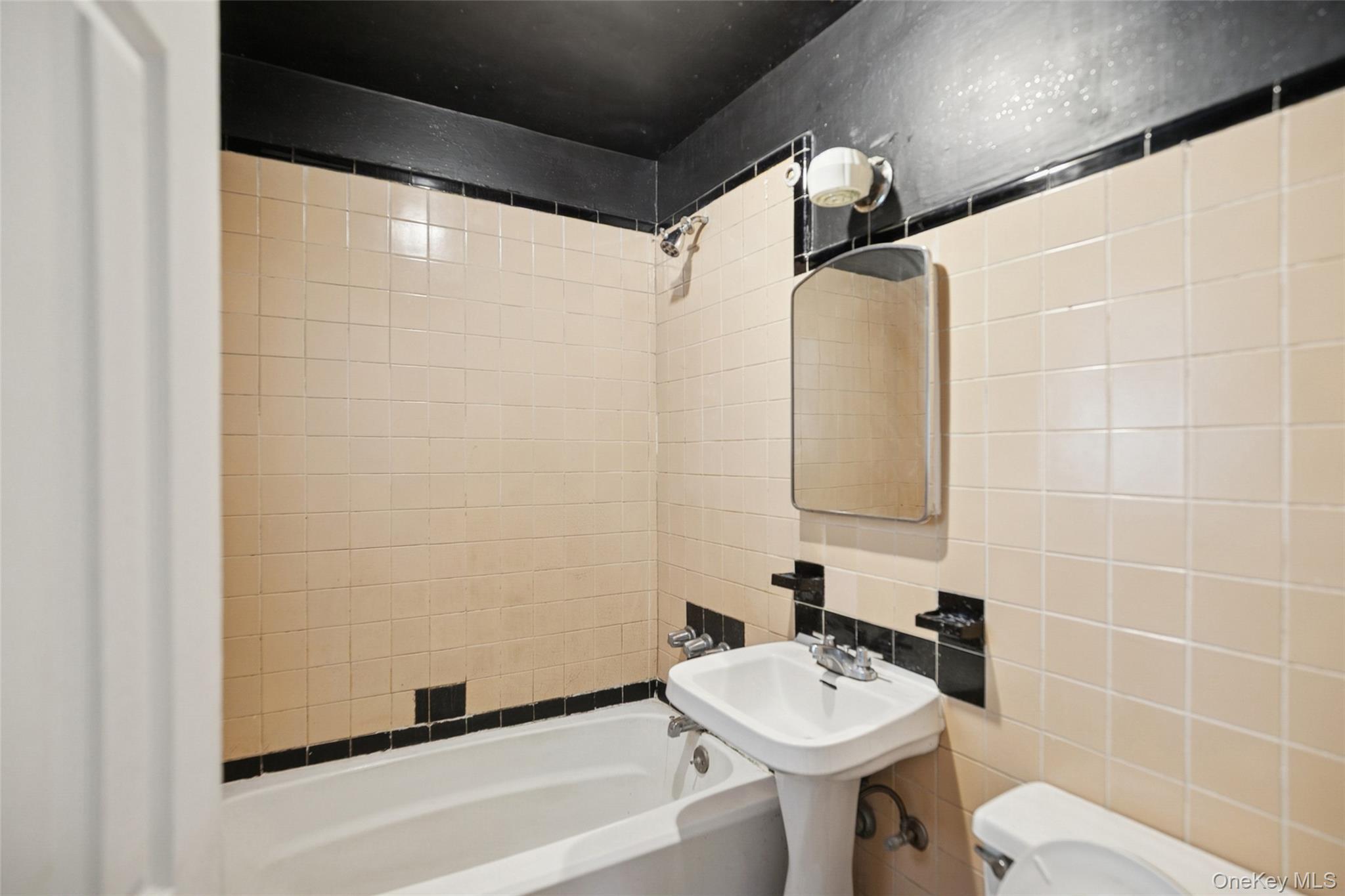 Single Family Little East Neck  Suffolk County, NY 11704, MLS-903001-20