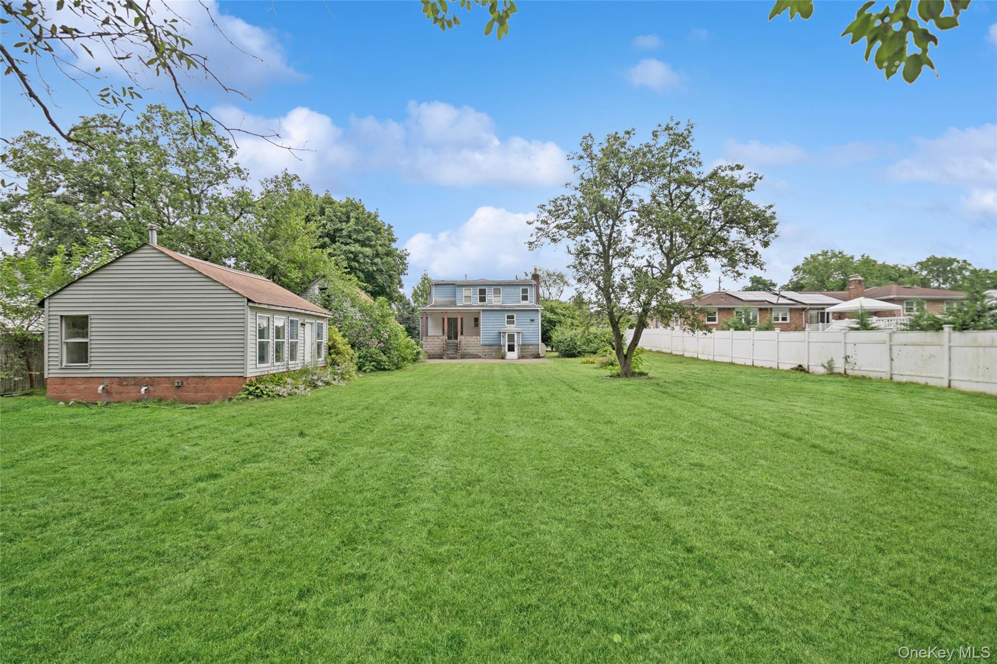 Single Family Little East Neck  Suffolk County, NY 11704, MLS-903001-25