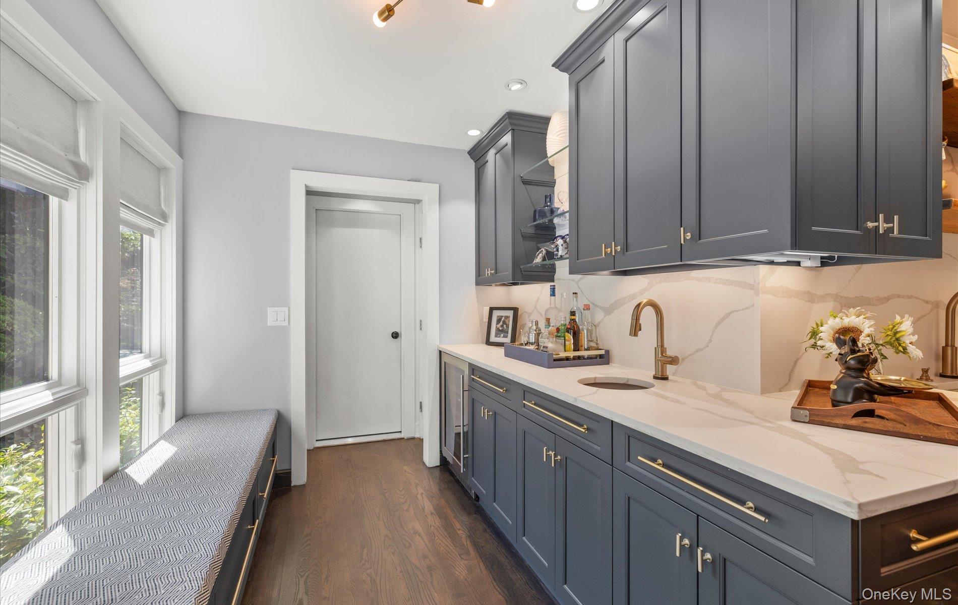 Condo Carriage House  Nassau County, NY 11753, MLS-903016-18