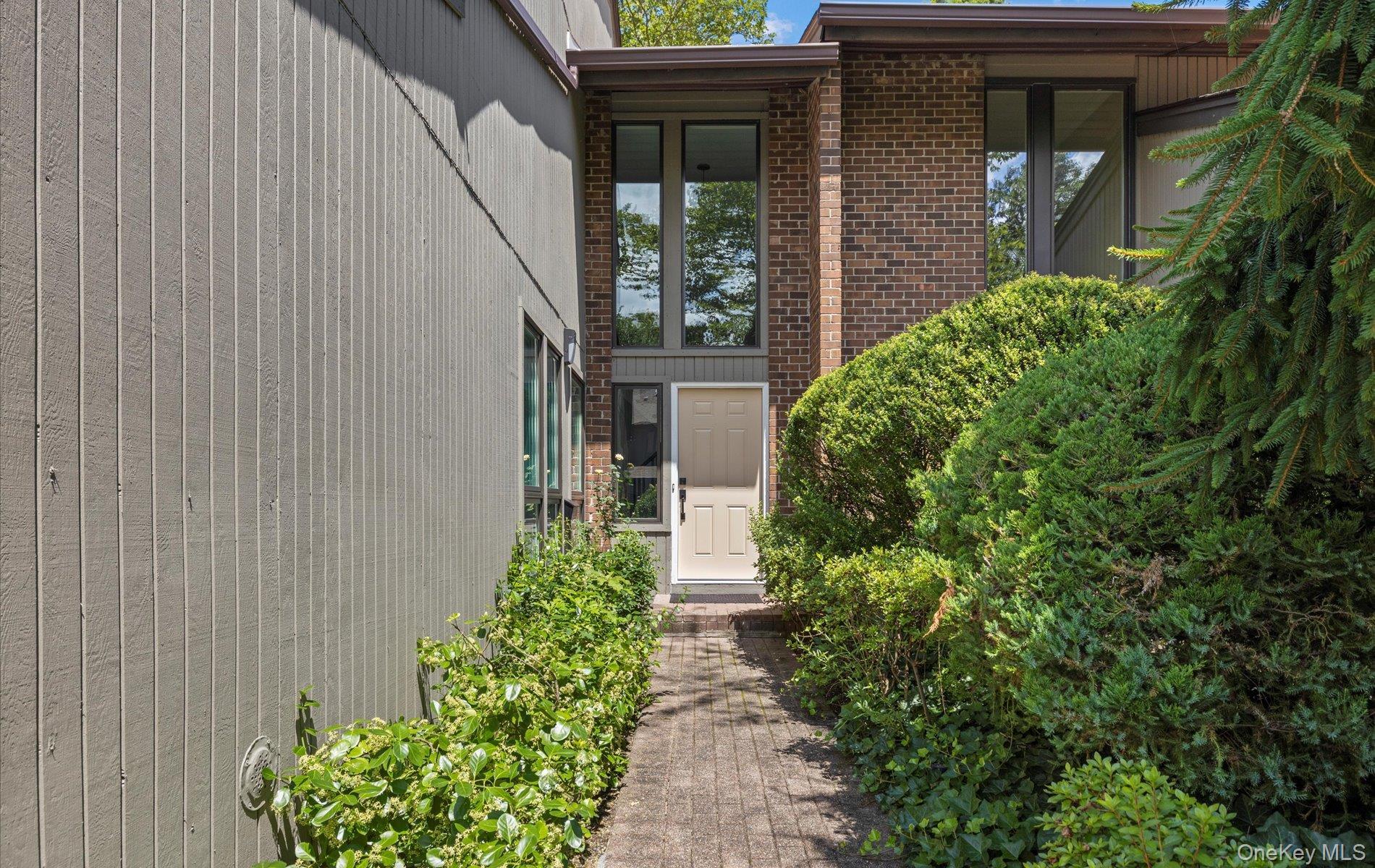 Condo Carriage House  Nassau County, NY 11753, MLS-903016-3
