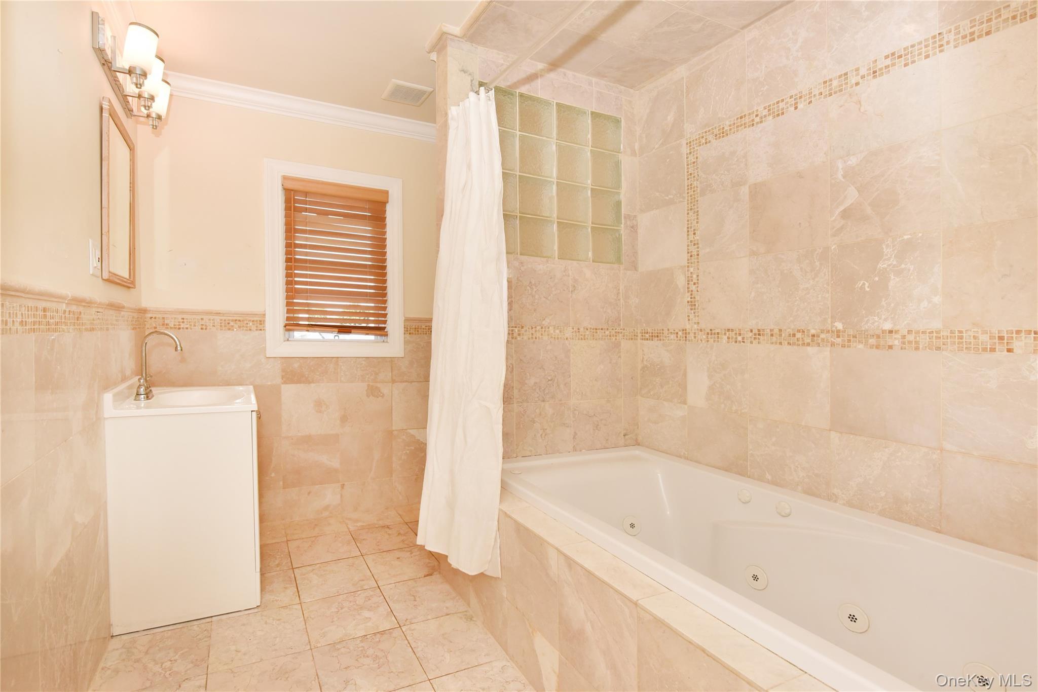 Single Family Baldwin  Nassau County, NY 11550, MLS-903019-22