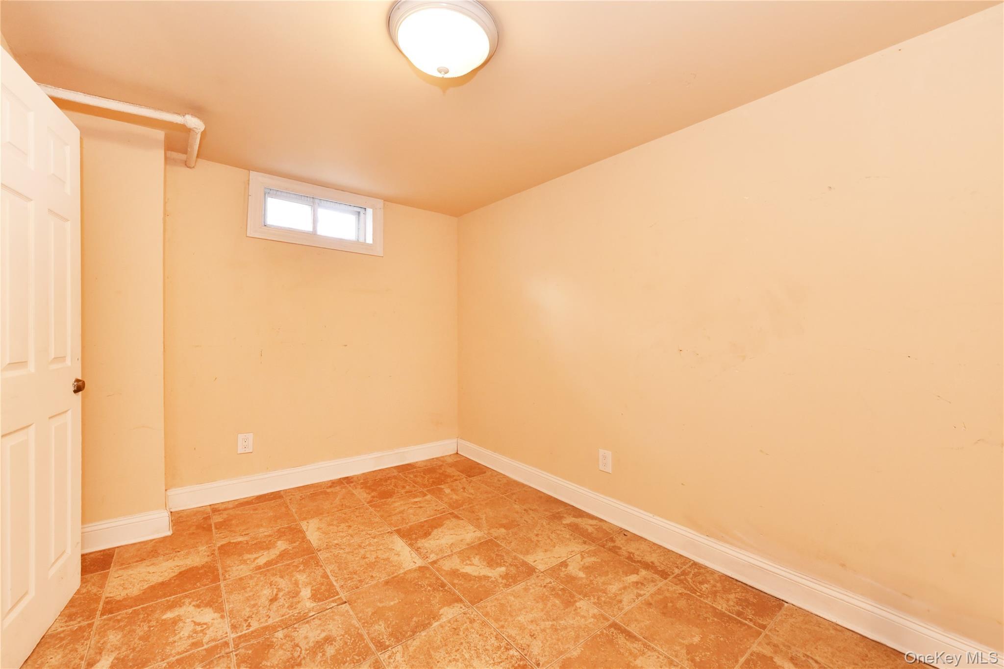 Single Family Baldwin  Nassau County, NY 11550, MLS-903019-28