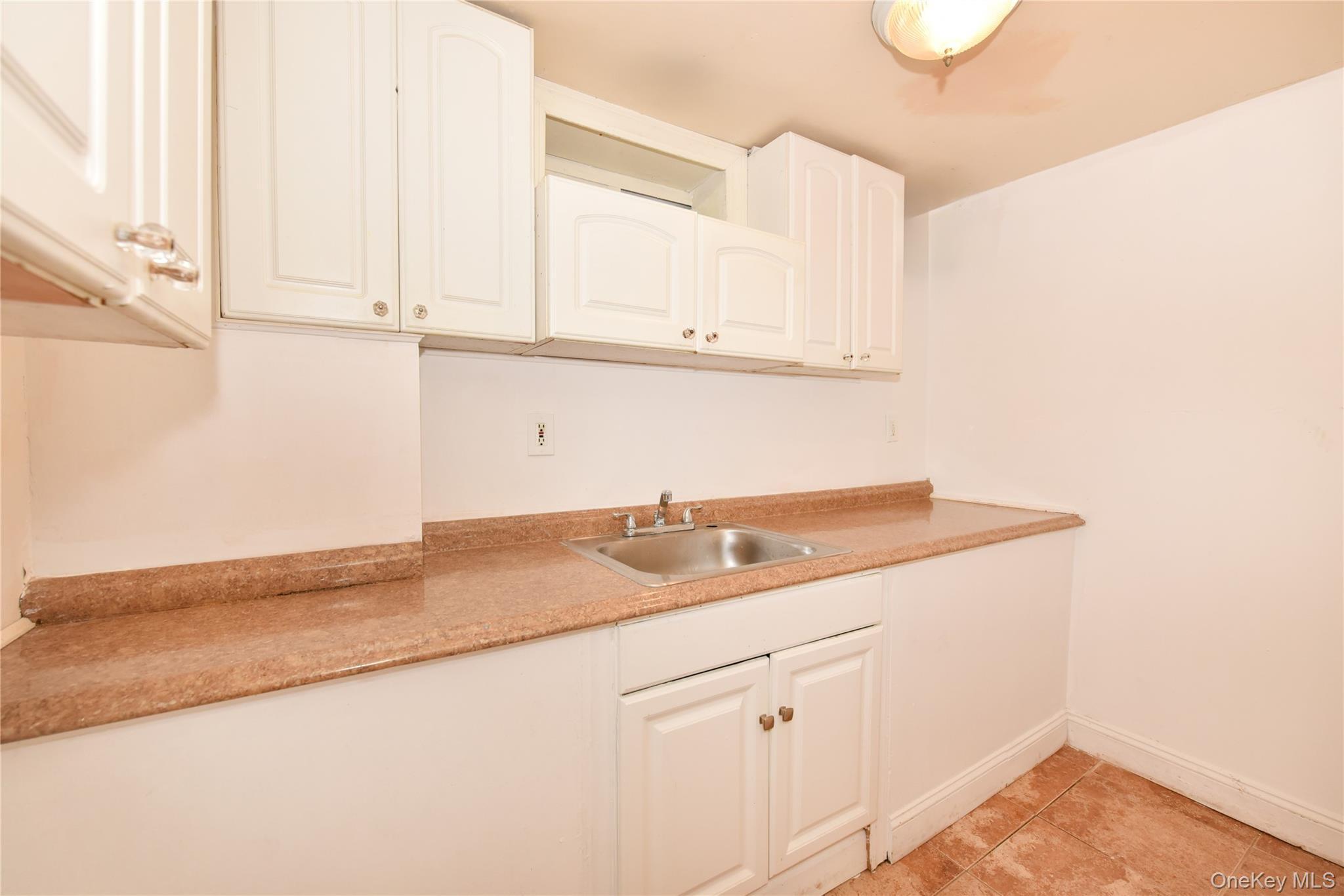 Single Family Baldwin  Nassau County, NY 11550, MLS-903019-29