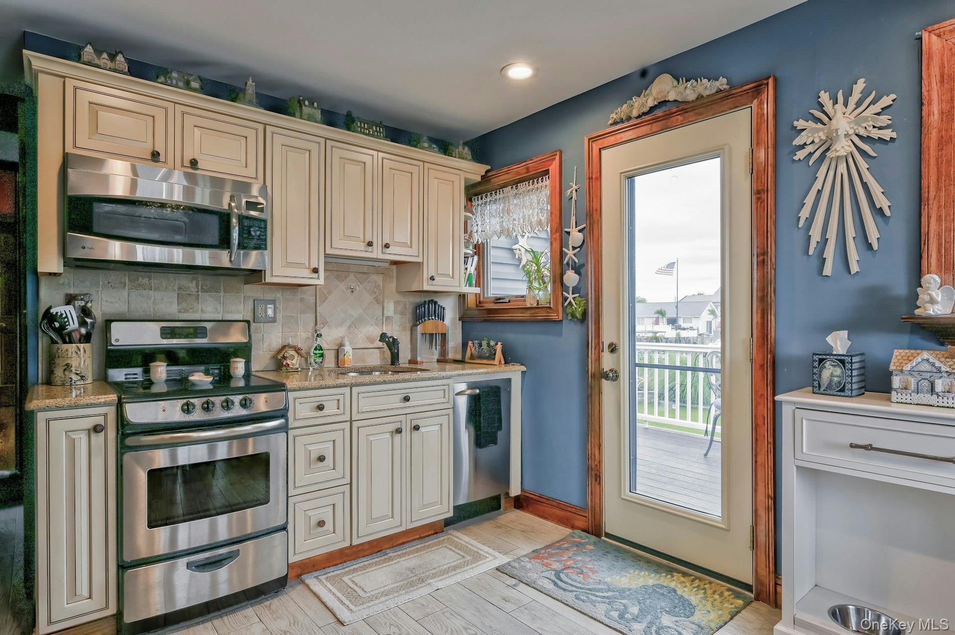 Single Family Bayview Suffolk County, NY 11757, MLS-903113-11