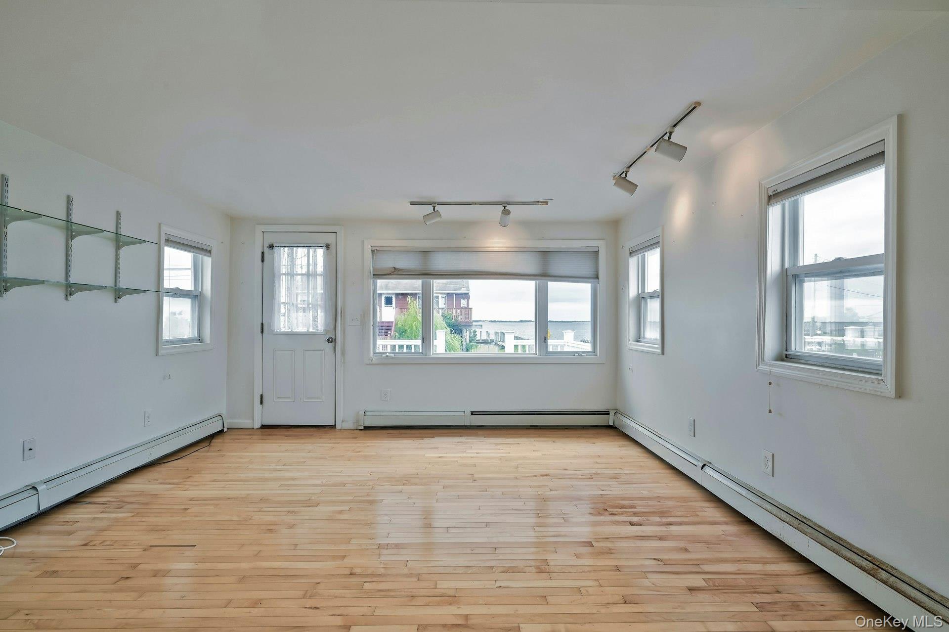 Single Family Bayview Suffolk County, NY 11757, MLS-903113-21