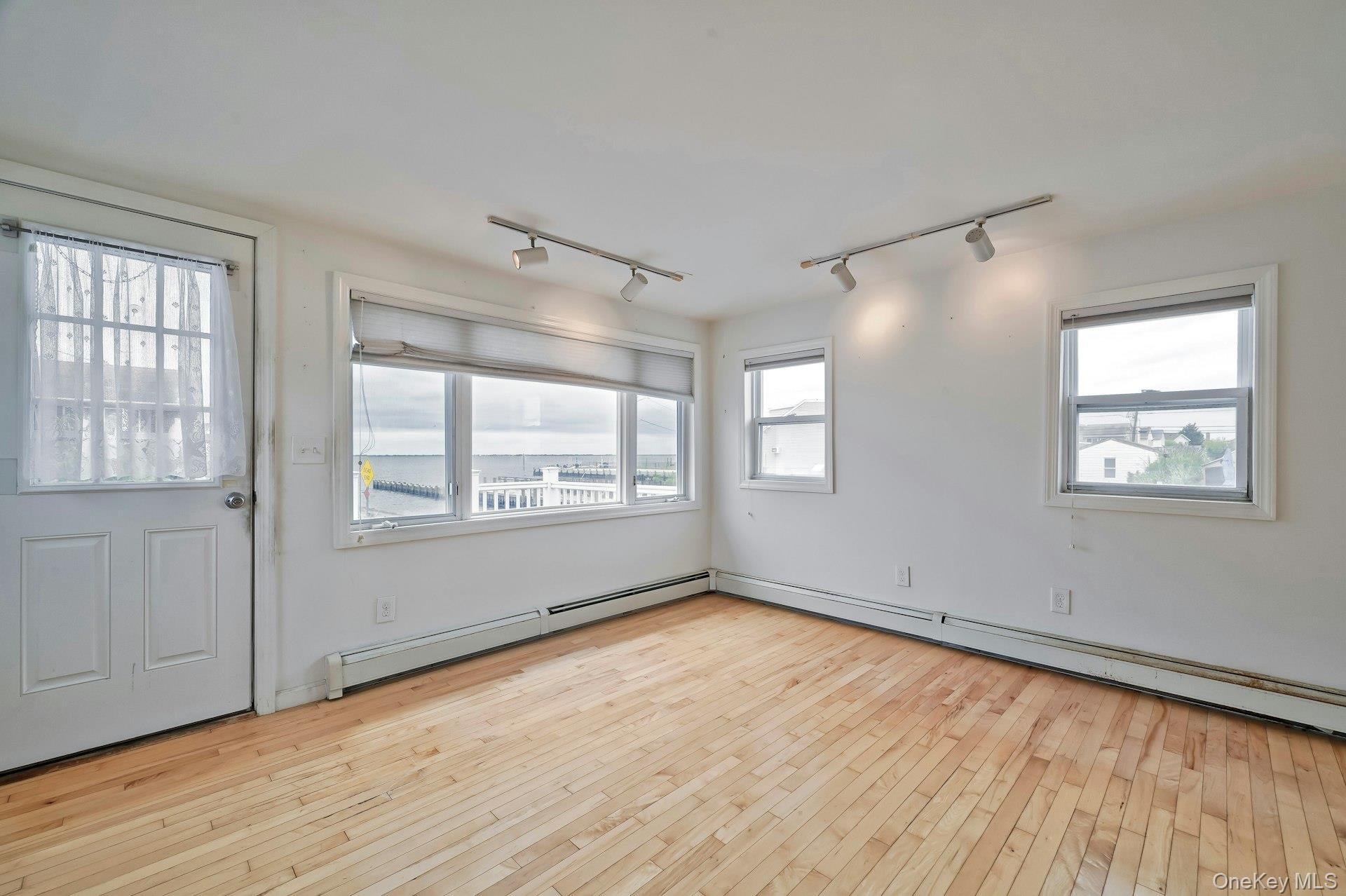 Single Family Bayview Suffolk County, NY 11757, MLS-903113-29