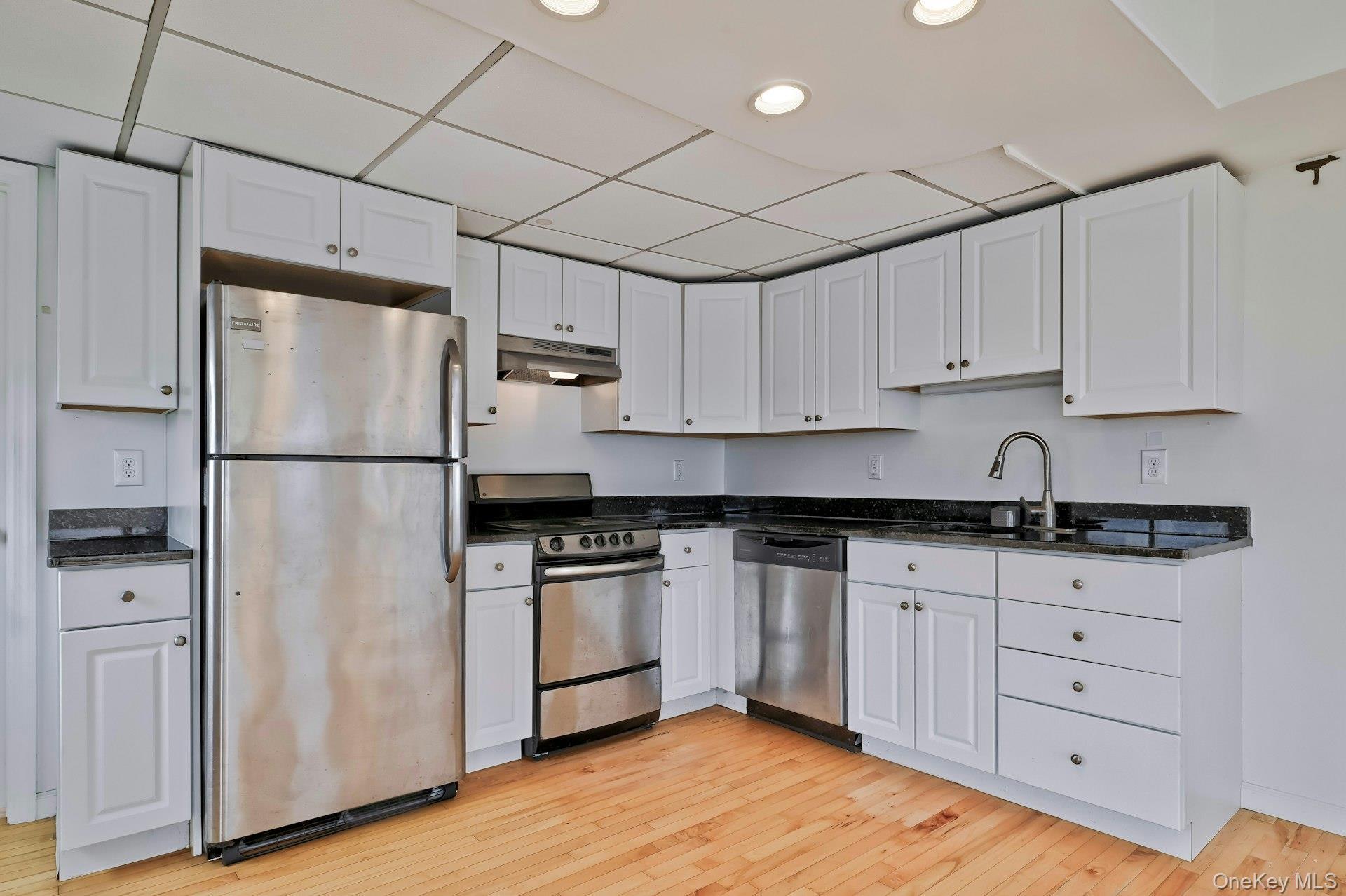 Single Family Bayview Suffolk County, NY 11757, MLS-903113-32