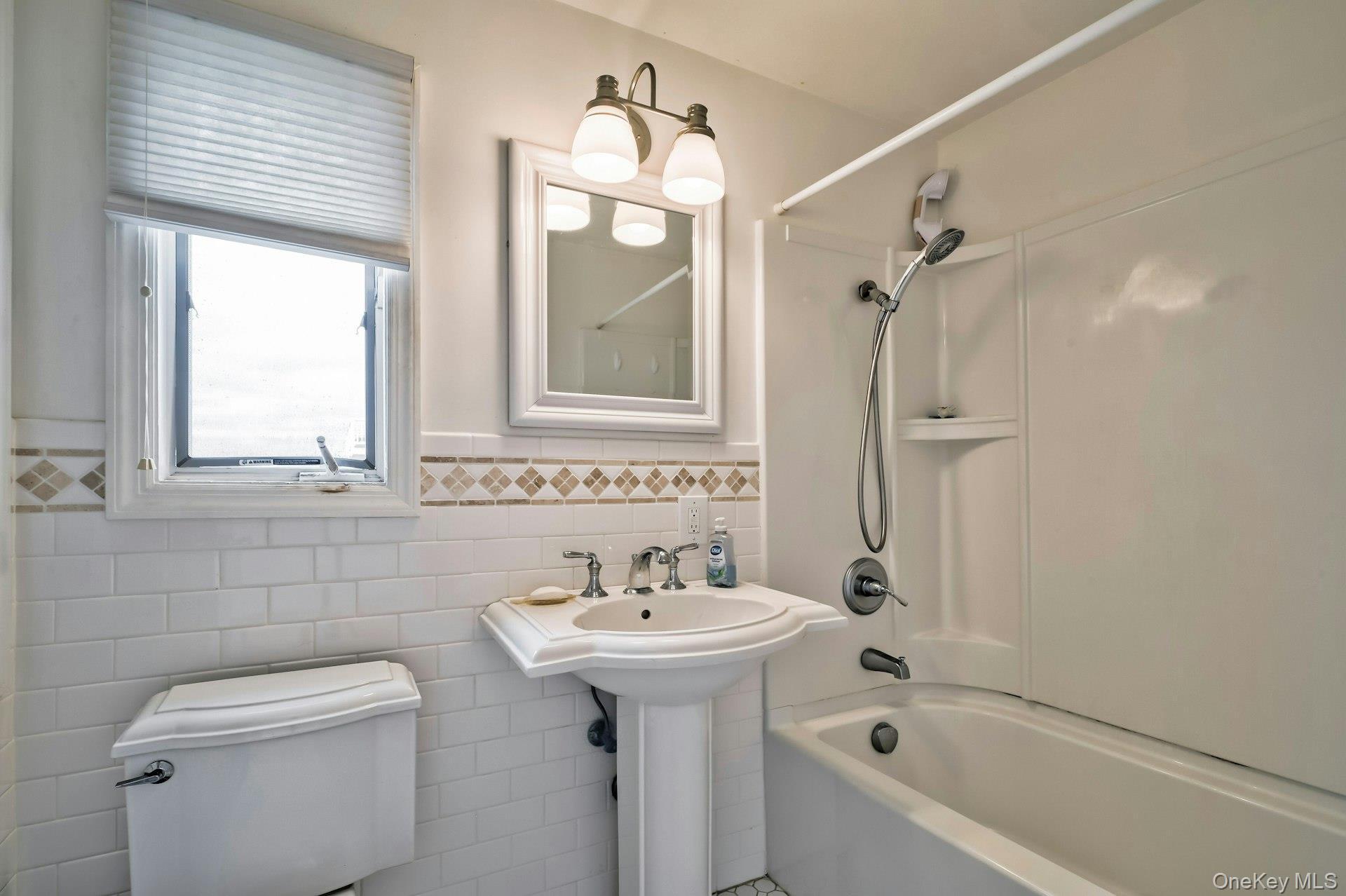 Single Family Bayview Suffolk County, NY 11757, MLS-903113-36