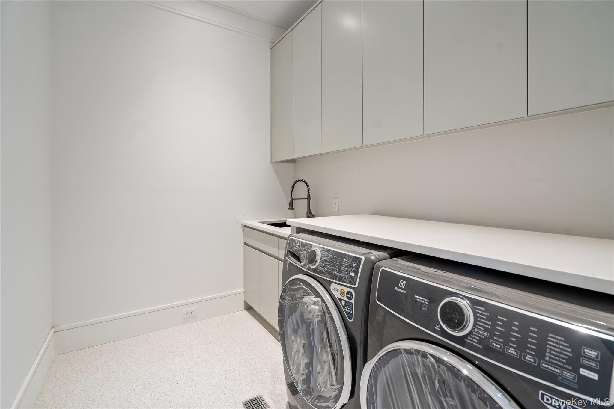 Single Family Dogwood Nassau County, NY 11545, MLS-903116-39