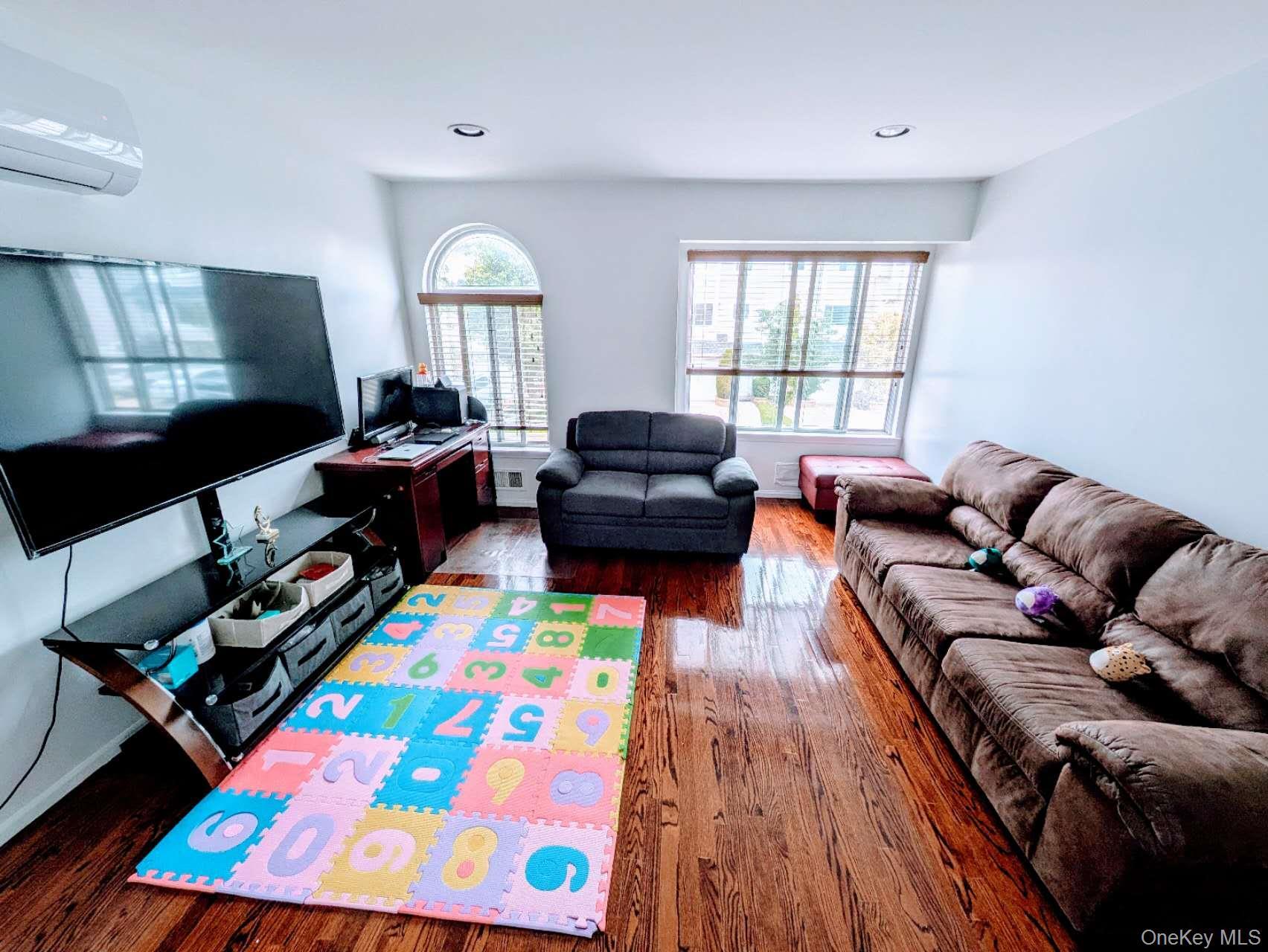 Single Family Mallard Staten Island, NY 10309, MLS-903155-2