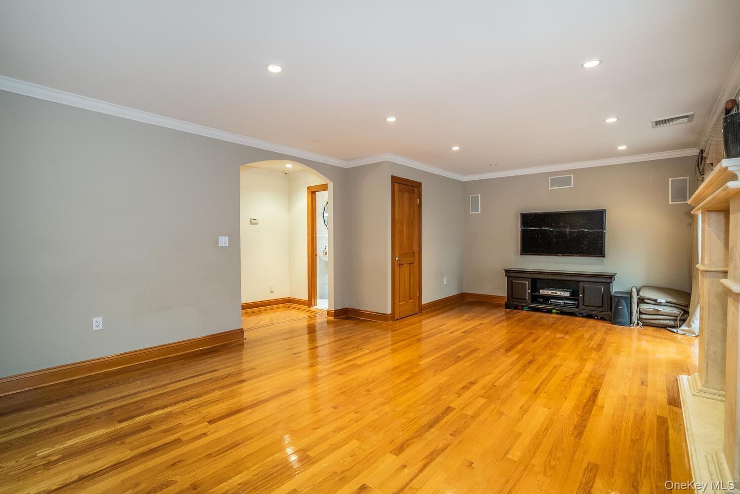 Single Family 11th Queens, NY 11357, MLS-903193-15