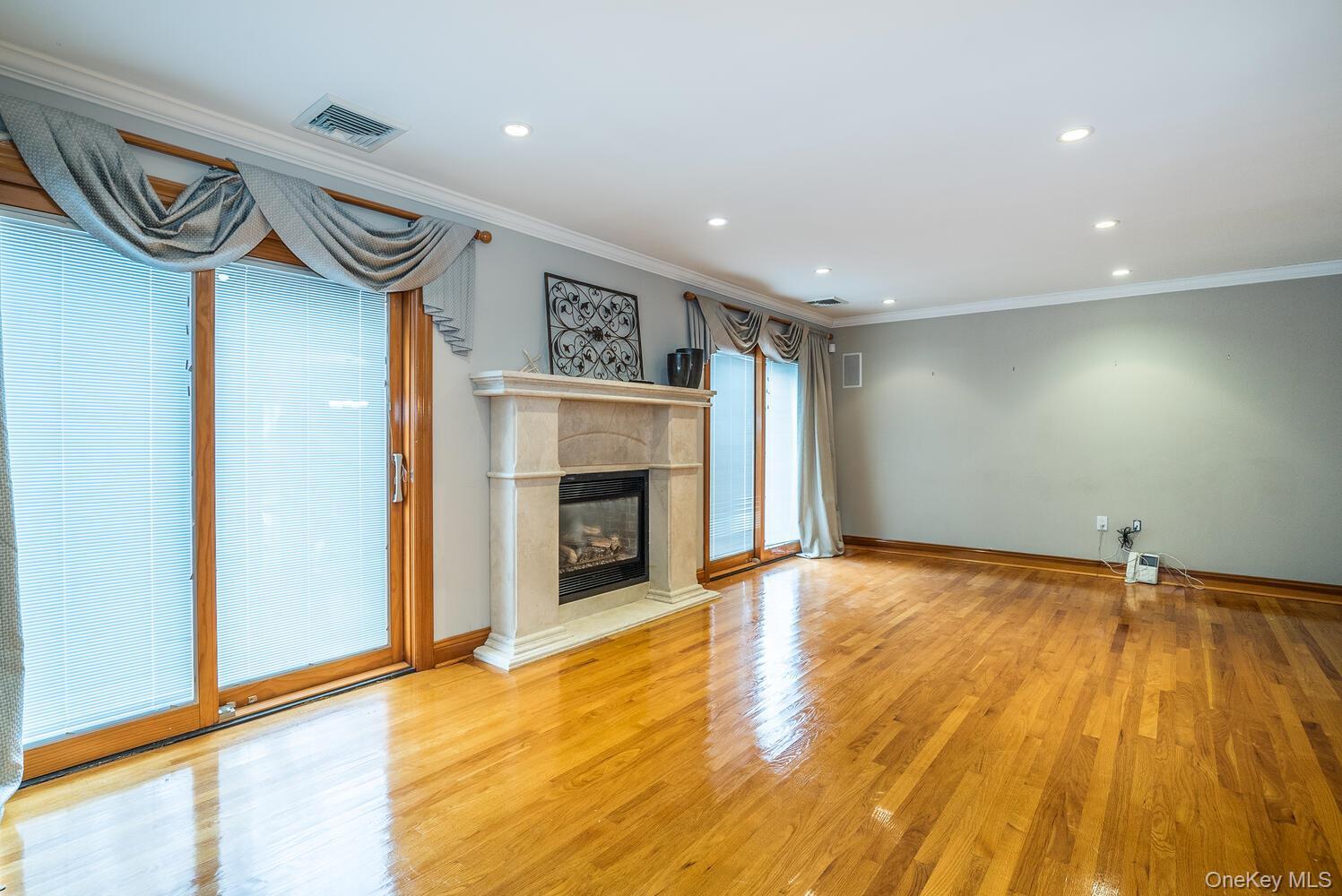 Single Family 11th Queens, NY 11357, MLS-903193-16