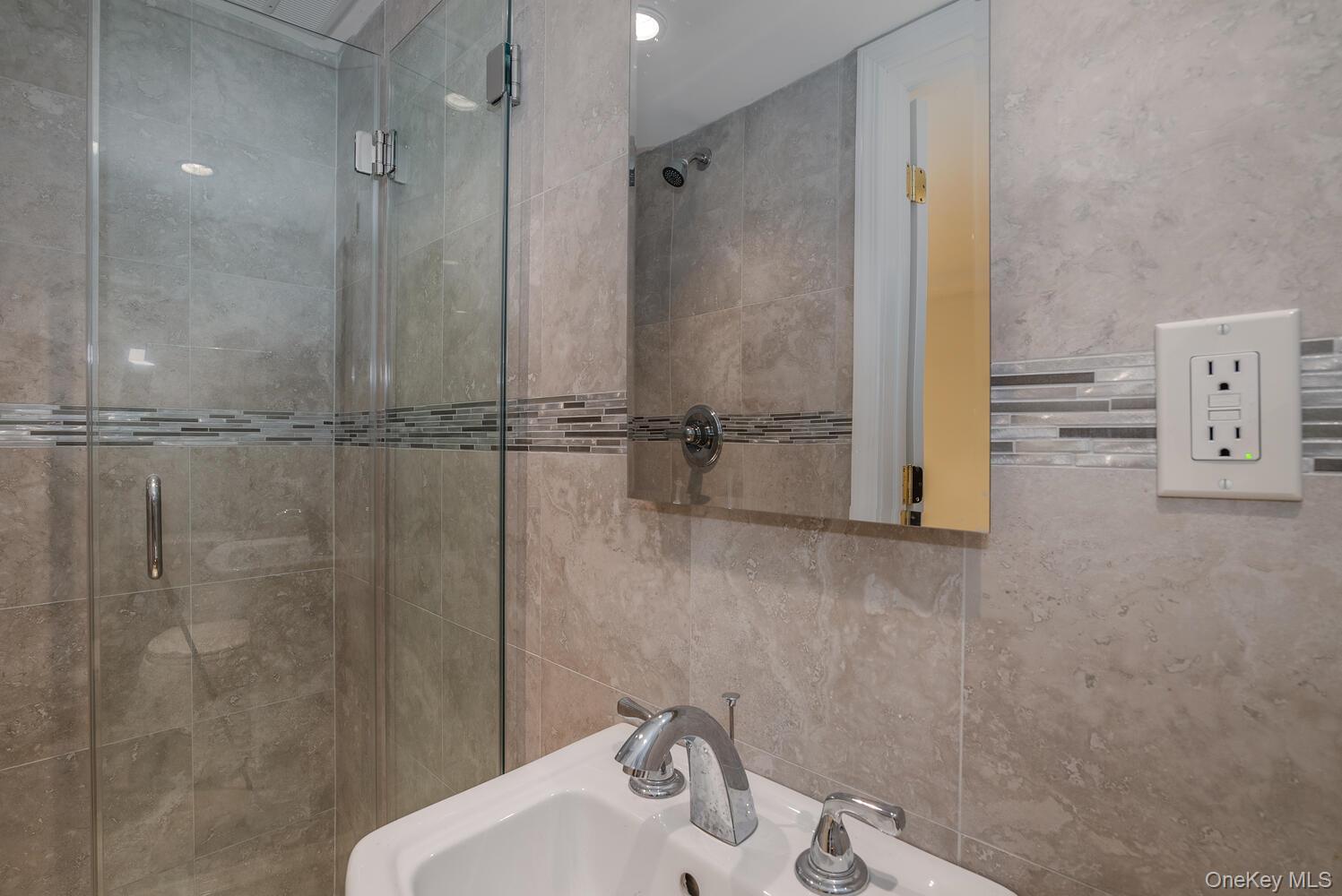 Single Family 11th Queens, NY 11357, MLS-903193-19