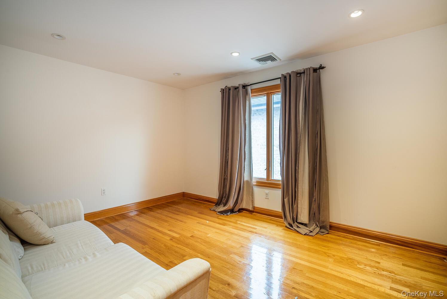 Single Family 11th Queens, NY 11357, MLS-903193-30