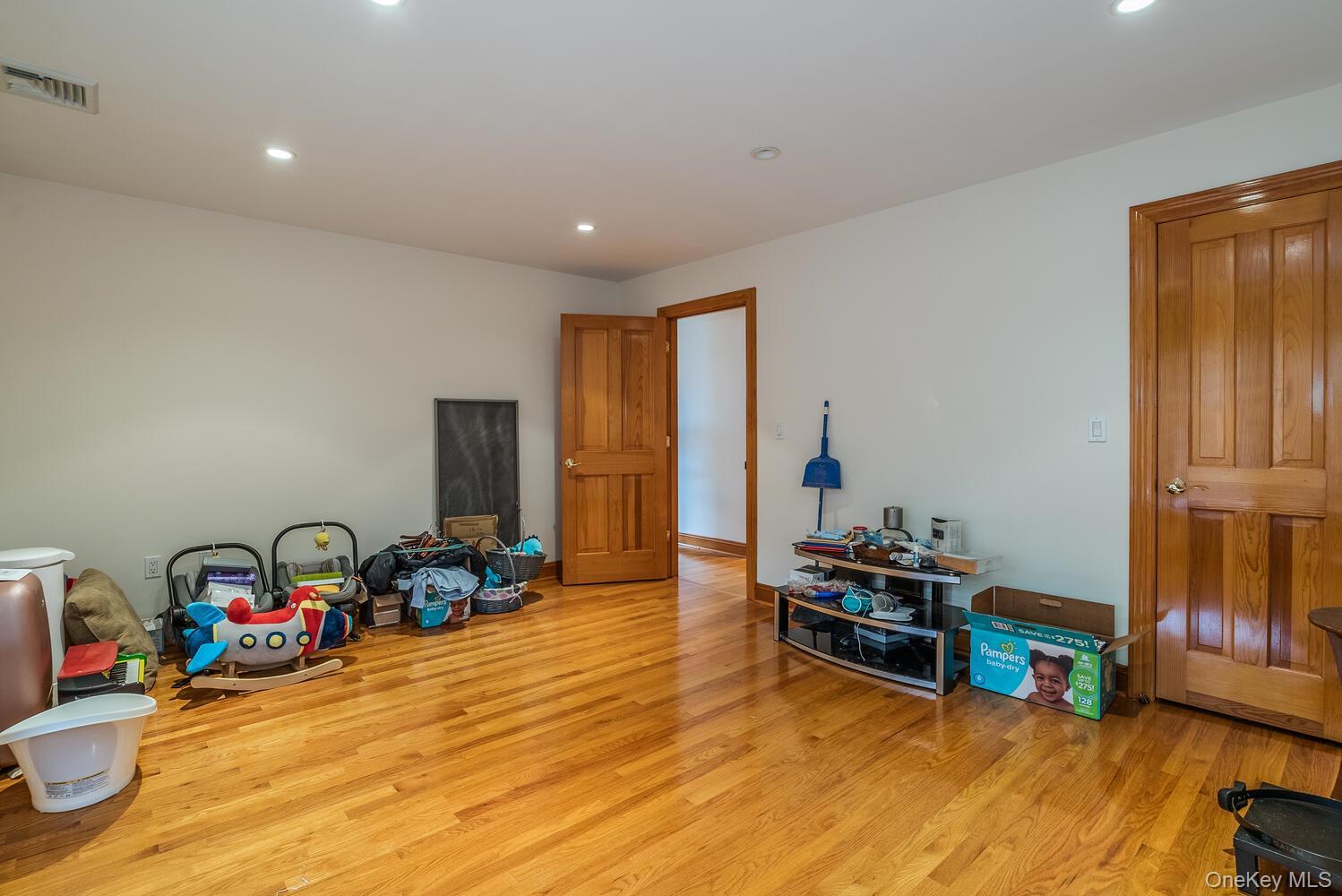 Single Family 11th Queens, NY 11357, MLS-903193-33