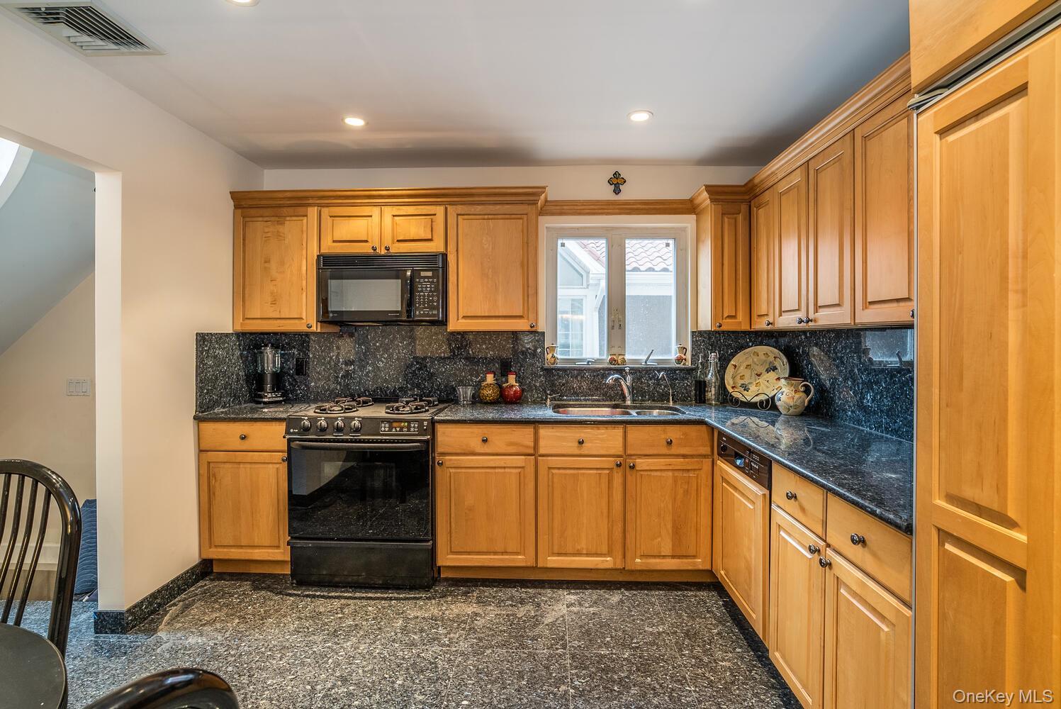 Single Family 11th  Queens, NY 11357, MLS-903193-37