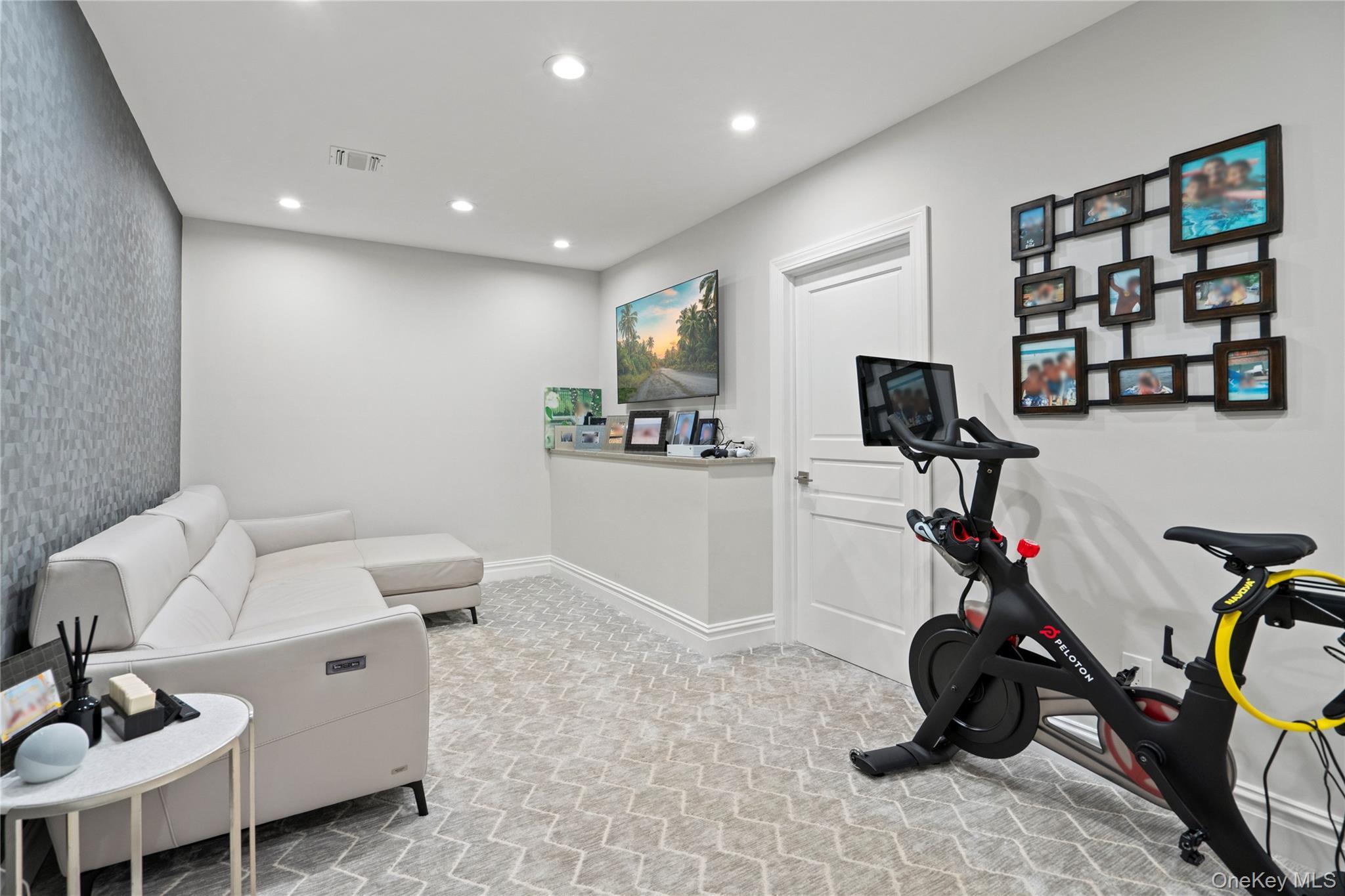 Condo The Preserve  Nassau County, NY 11797, MLS-903230-25