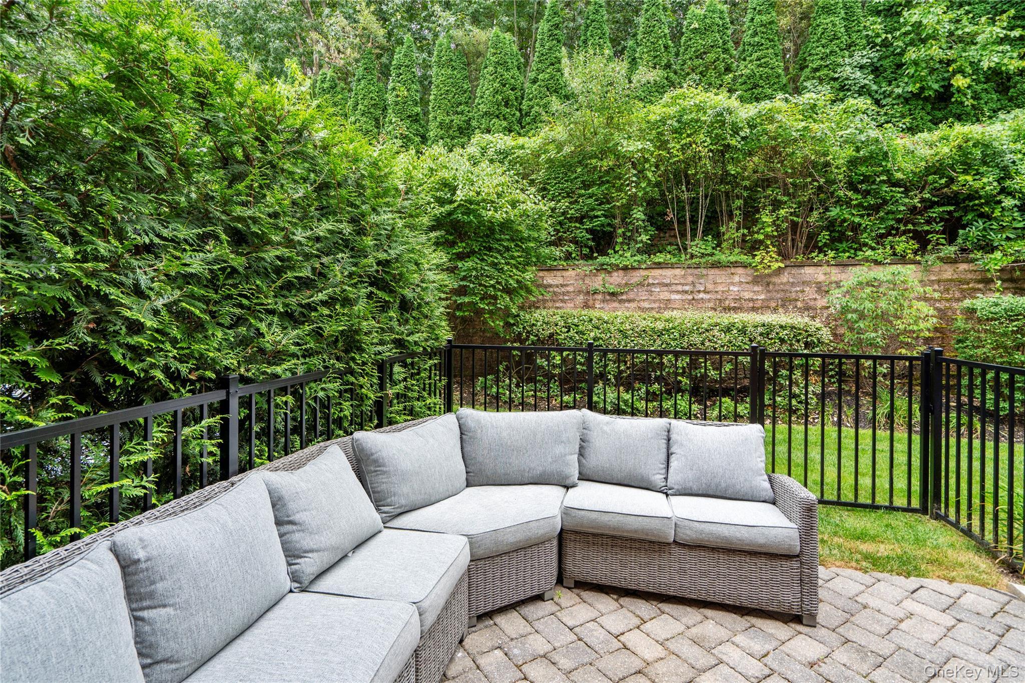 Condo The Preserve  Nassau County, NY 11797, MLS-903230-30