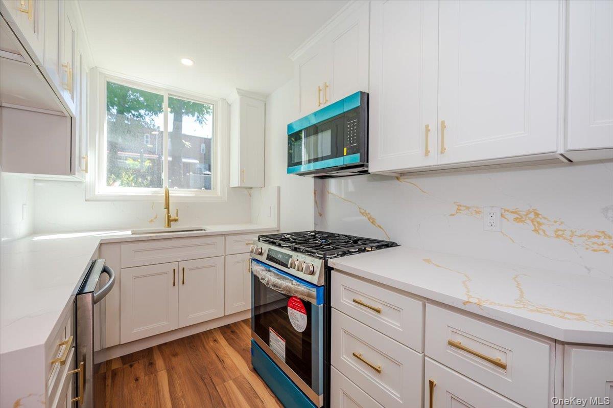 Single Family Morgan  Bronx, NY 10469, MLS-903233-10