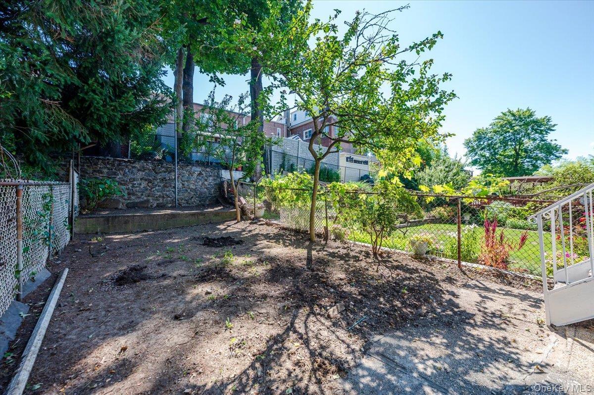 Single Family Morgan  Bronx, NY 10469, MLS-903233-28