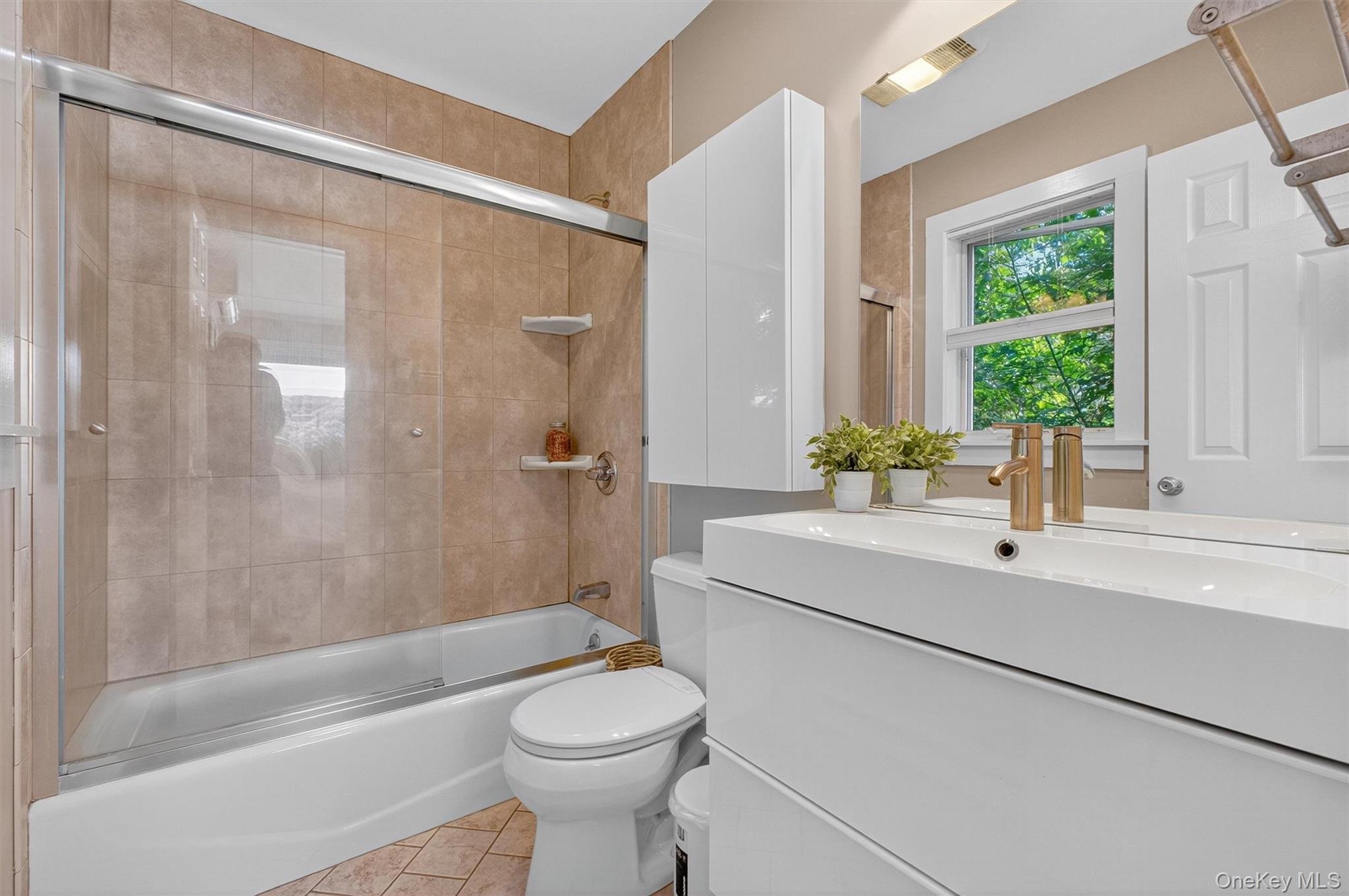 Single Family Lakeview Dr Dutchess County, NY 12531, MLS-903260-10