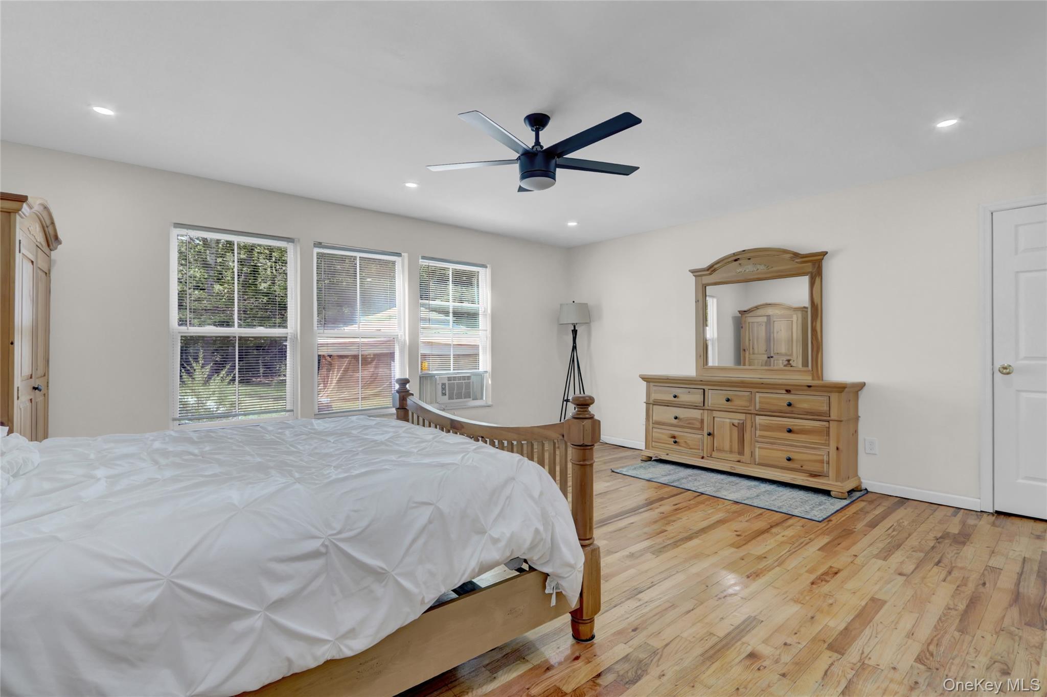 Single Family Grand Suffolk County, NY 11967, MLS-903307-15