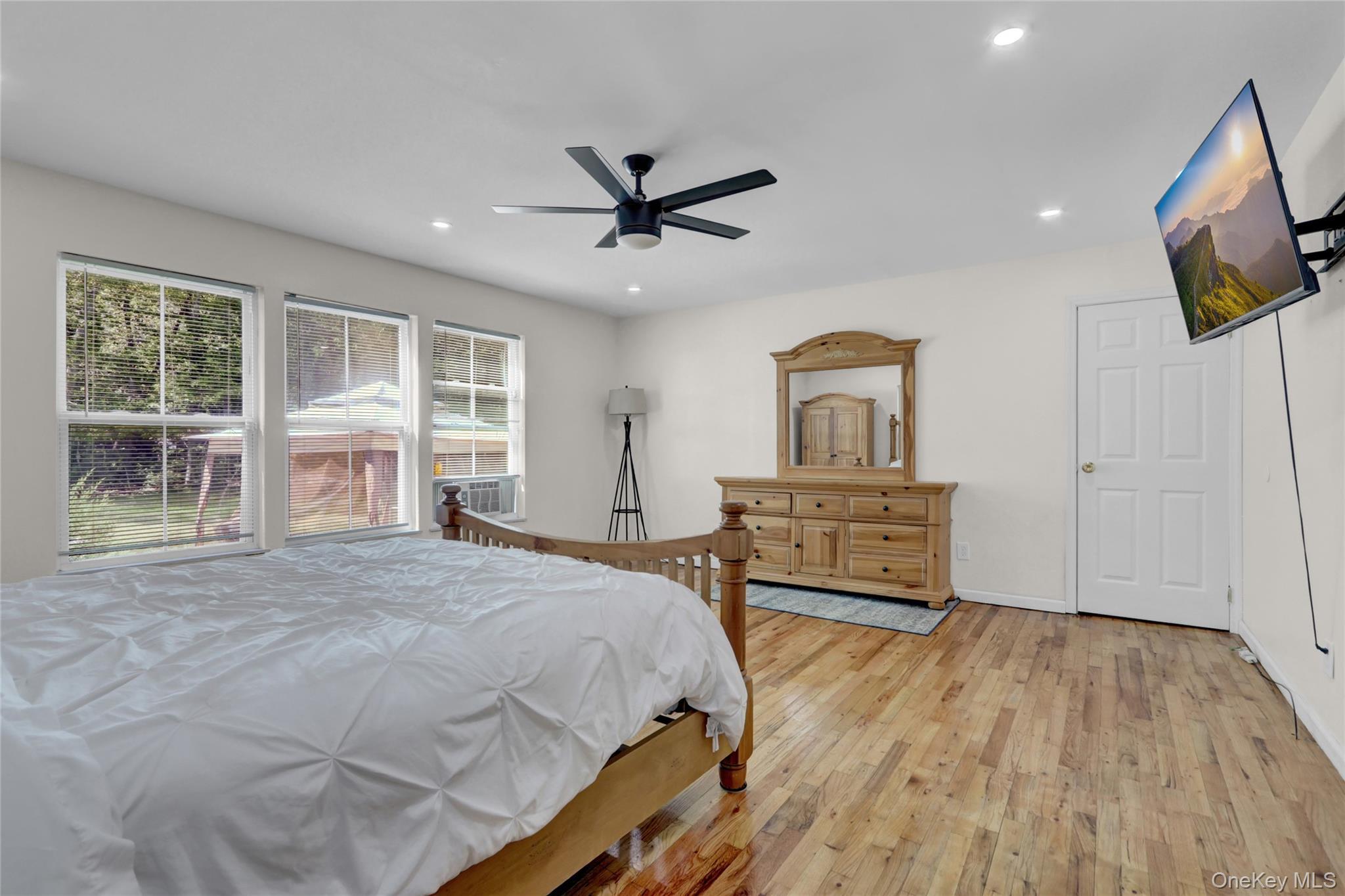 Single Family Grand Suffolk County, NY 11967, MLS-903307-16